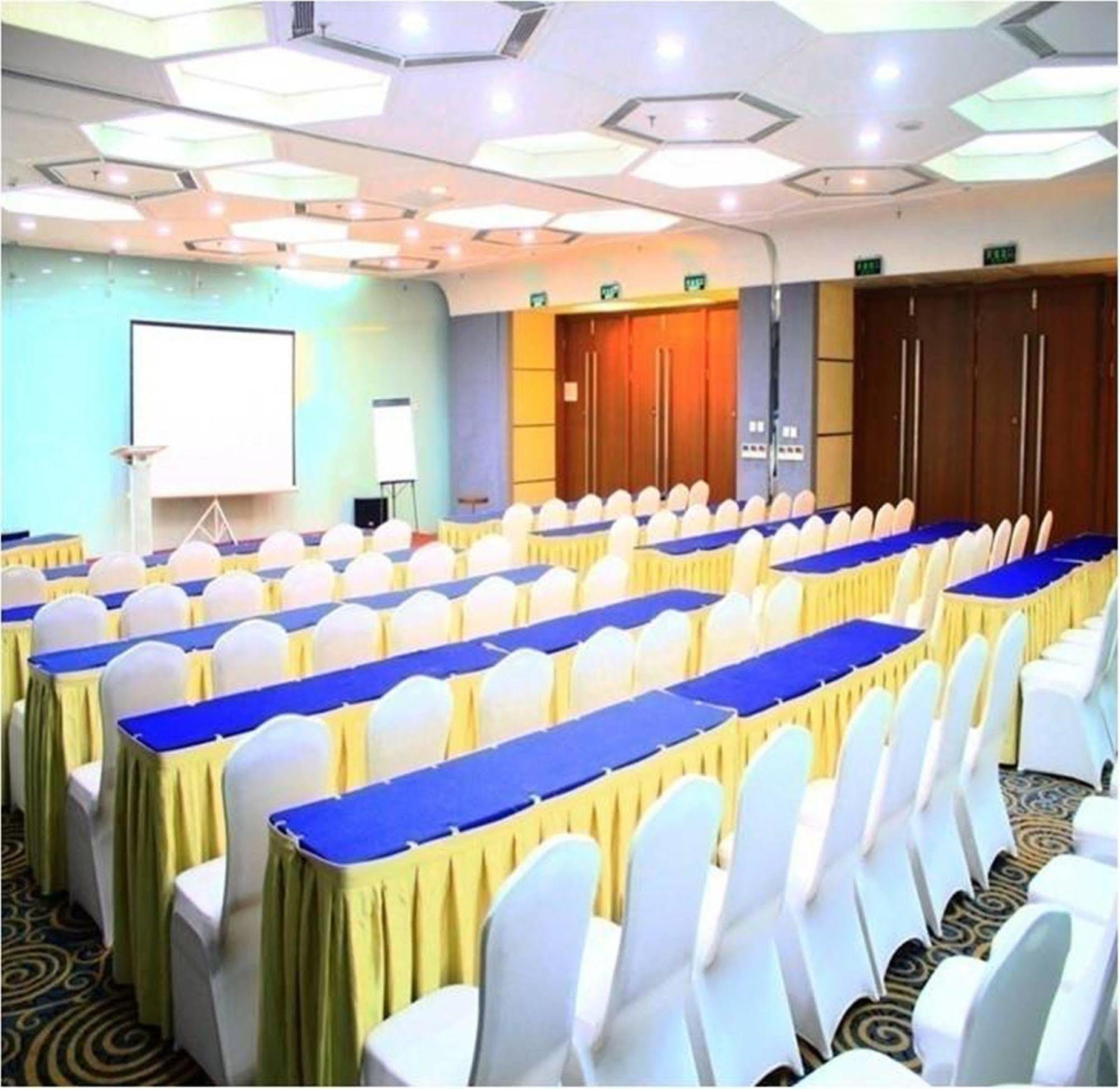Holiday Inn Express Tianjin Binhai Exterior photo